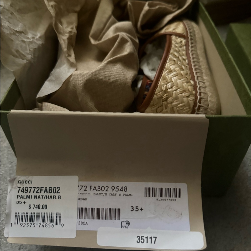 GUCCI - BRAND NEW FLATS WITH BOX IN SIZE 35 (100% AUTHENTIC) - NO RETURNS